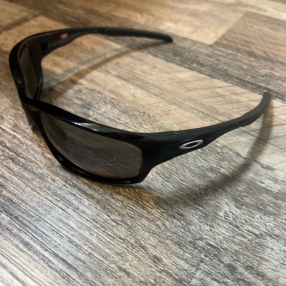 MENS BLACK OAKLEY SUNGLASSES